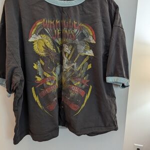 Wrangler Charcoal and Light Blue Tee.  Semi Cropped Top.